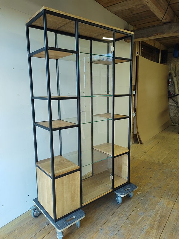 media/image/glasvitrine-industriedesign-links-web1.jpg