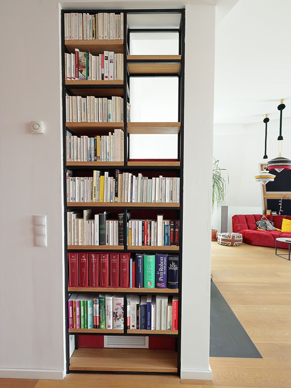 Regal nach Maß in einer Mauernische