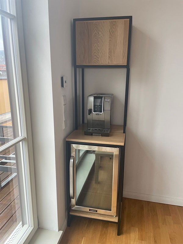 Regal für Kühlschrank und Kaffebar 1