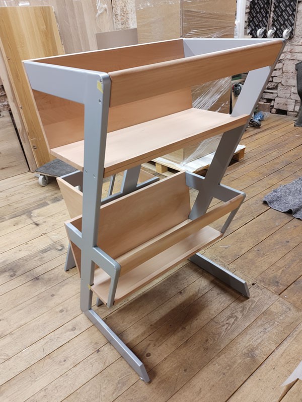 Schallplattenregal fertig für den Versand