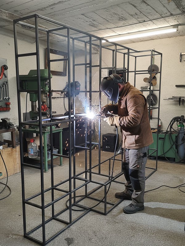 Regal nach Maß aus Holz und Metall, Industrial Inneneinrichtung für Büro/Showroom (B2B)