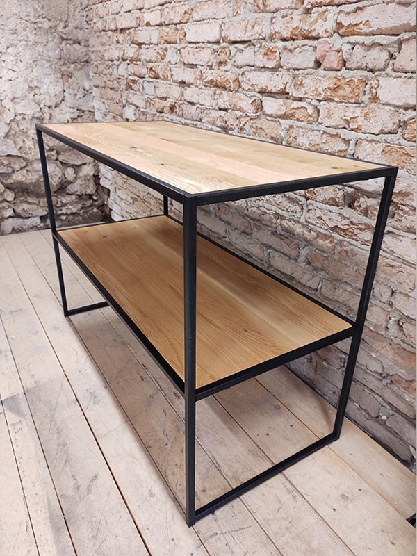 Tisch im Industriedesign